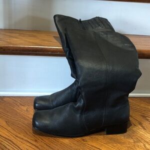Valley Lane Black Leather Tall Riding Boots Women's Size 9 in Preloved Condition